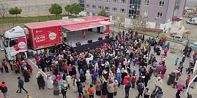 DEPREMZEDE ÇOCUKLARIN YÜZÜNÜ ÜMRANİYE BELEDİYESİ EĞLENCE TIR’I GÜLDÜRÜYOR