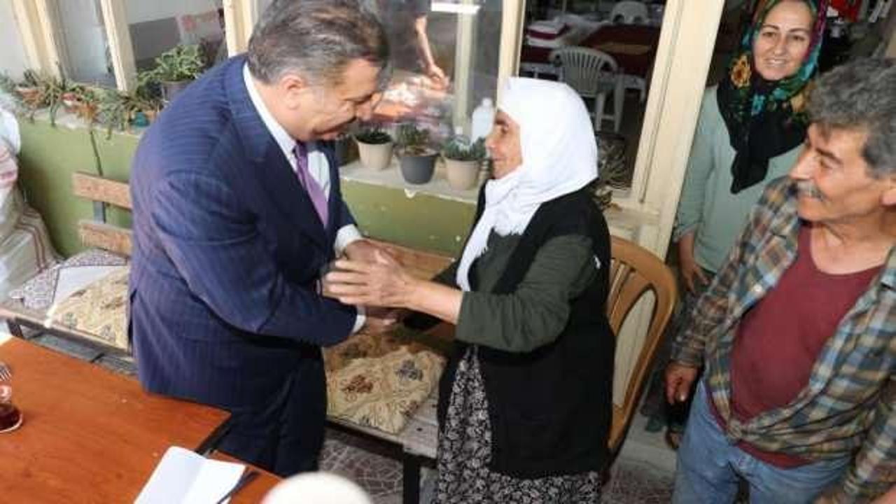 Depremzede kadının ısrarına Bakan Koca 'hayır' diyemedi