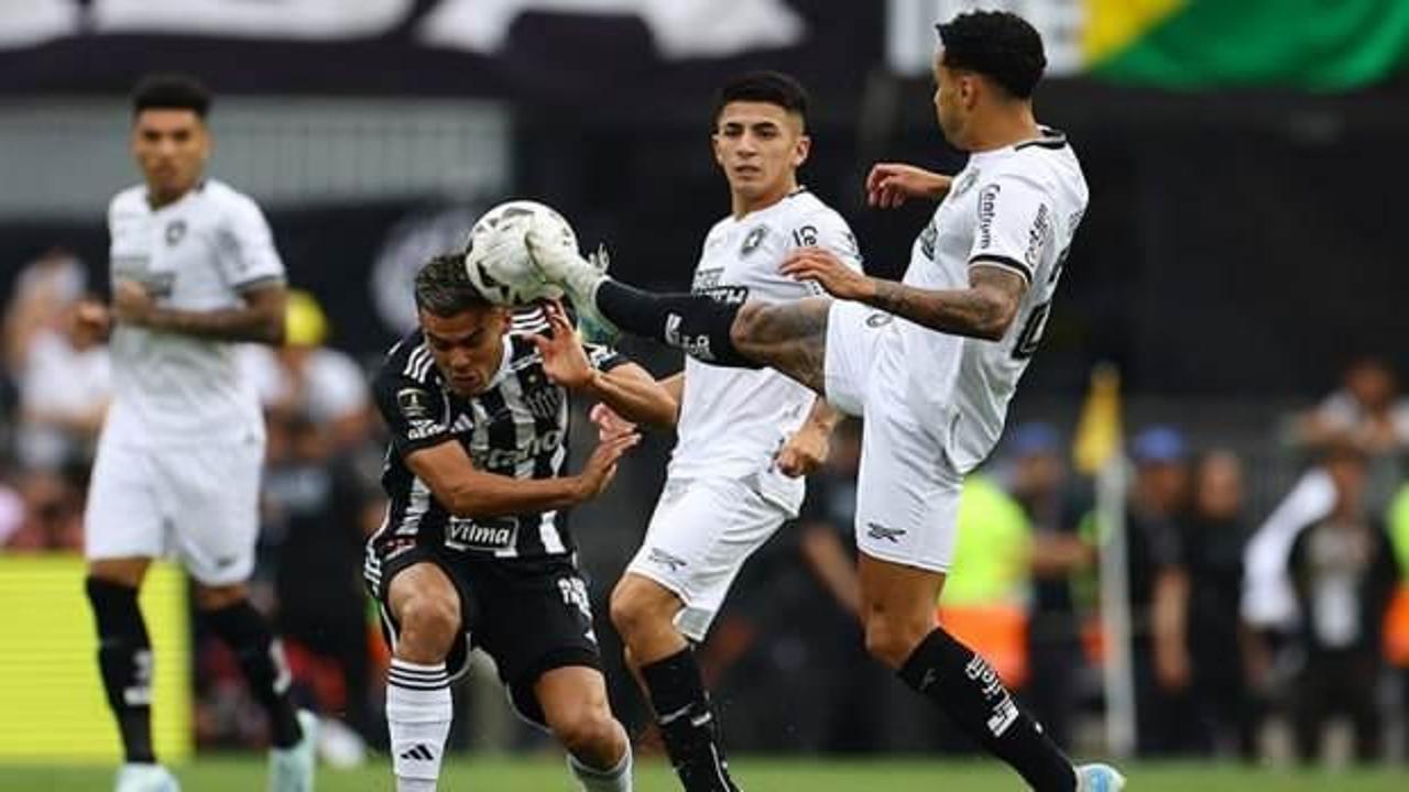 Dev finalde skandal hareket! 30. saniyede kırmızı gördü