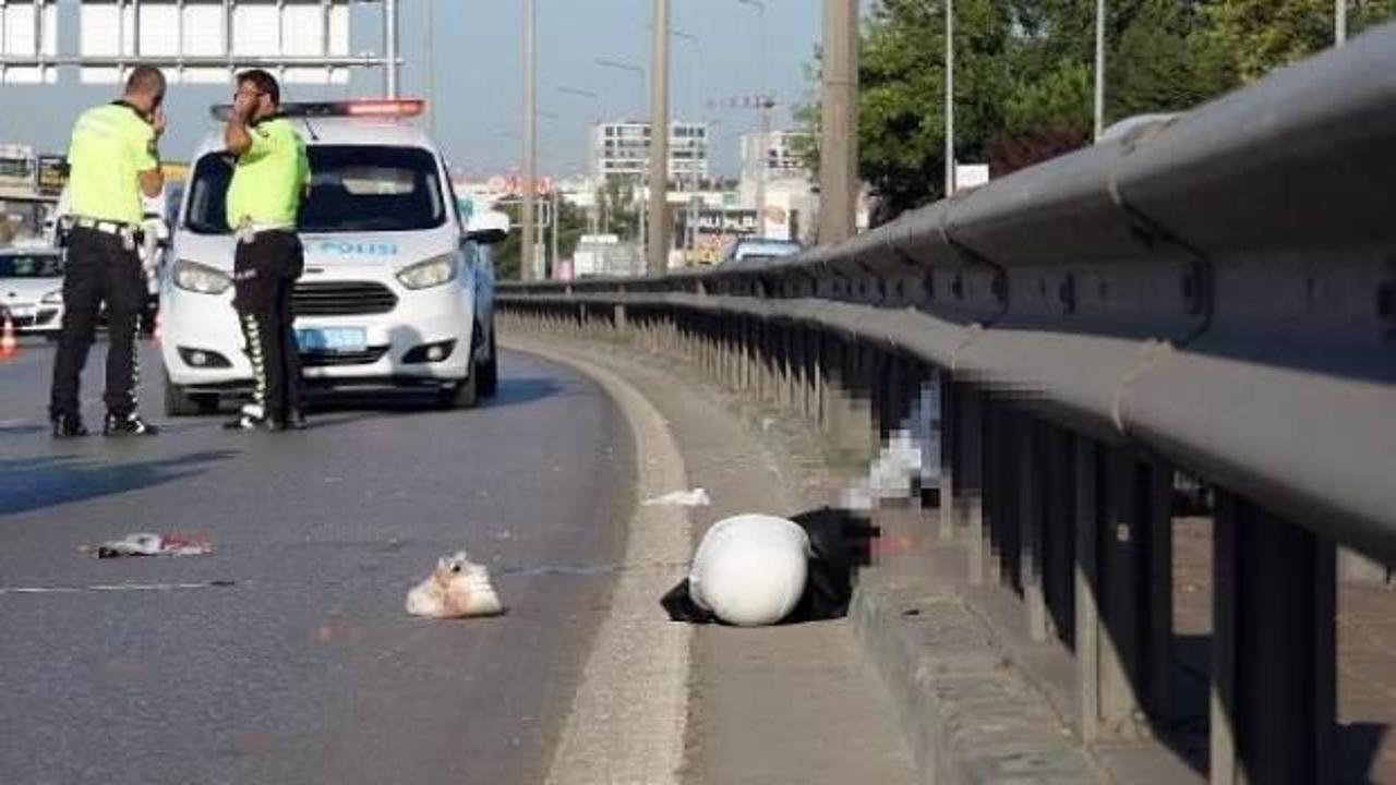 Devrilen motosikletten fırlayan sürücü bariyerlere çarparak öldü