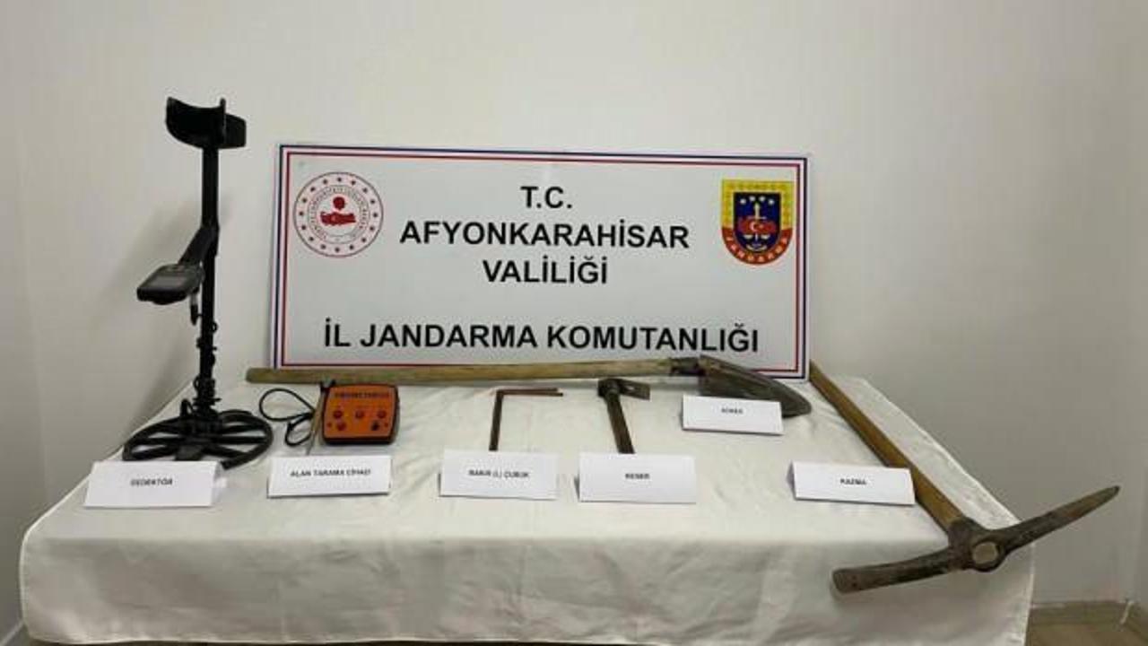 Devriye gezen jandarma ekipleri definecileri suçüstü yakaladı