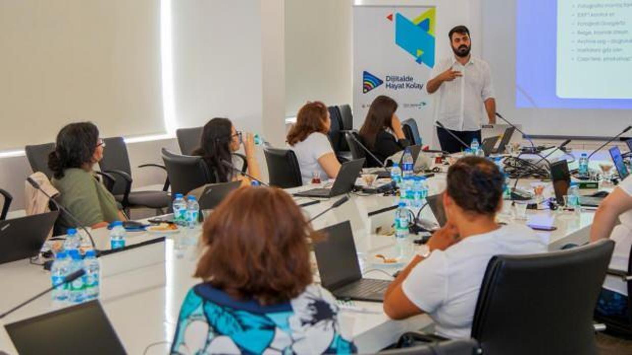 ‘Dijitalde Hayat Kolay’ projesi yeni döneminde de kadınları dijital dünyaya hazırlıyor