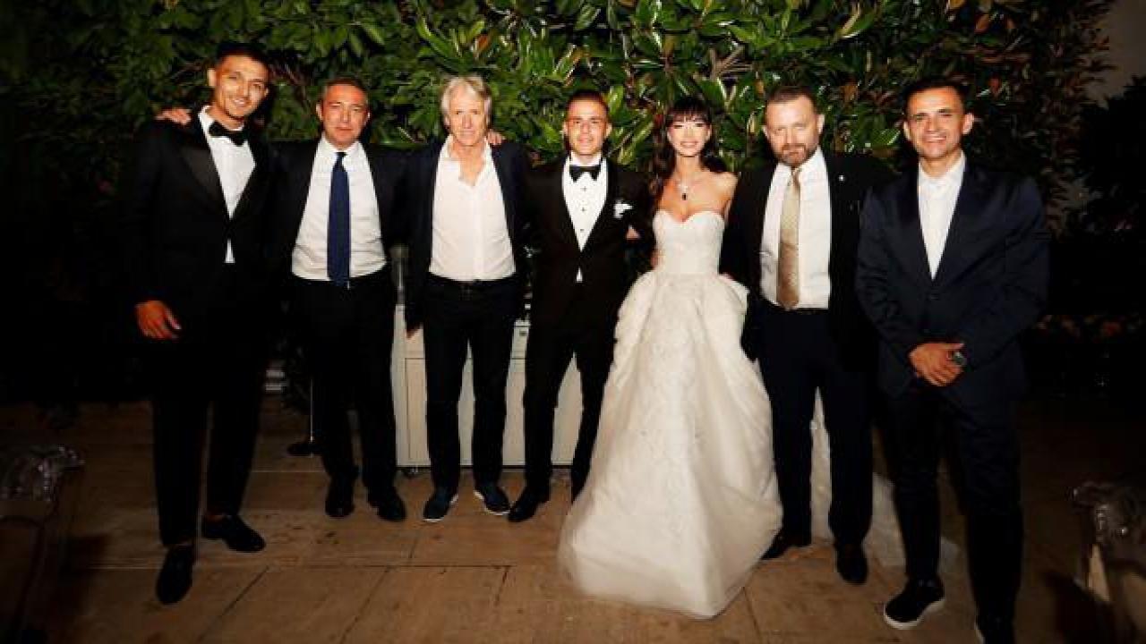 Dimitris Pelkas, dünya evine girdi