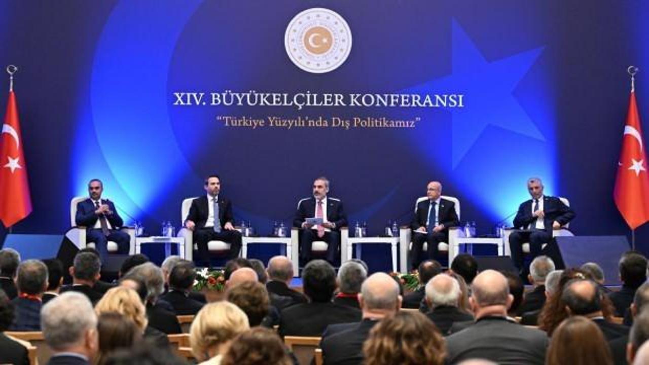 Dışişleri Bakanı Hakan Fidan'ın ev sahipliğinde 'Türkiye Yüzyılı' paneli düzenlendi