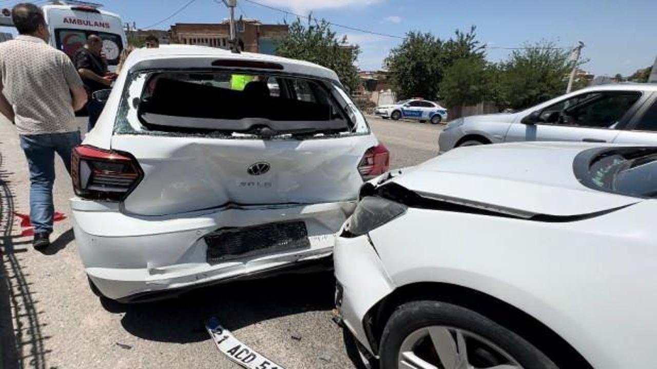 Diyarbakır’da 3 aracın karıştığı zincirleme kazada 4 kişi yaralandı