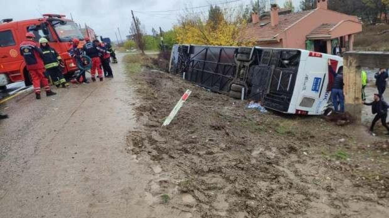 Diyarbakır'da yolcu otobüsü devrildi: Çok sayıda yaralı var