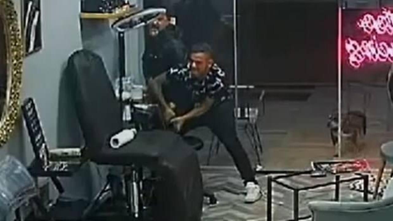 Dövmecilerin kavgası kanlı bitti: Dükkanı basıp peş peşe ateş etti!