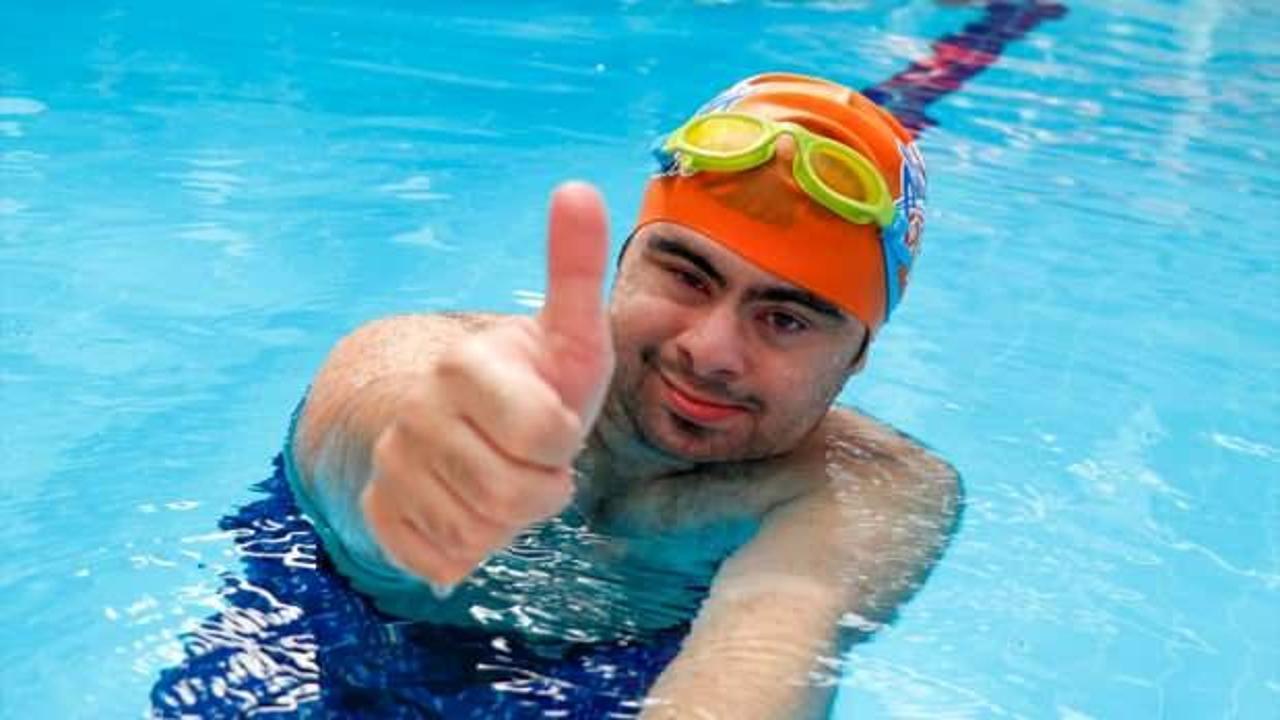 Down sendromlu madalyalı yüzücü Berkay, antrenörlük hayaline bir adım daha yaklaştı