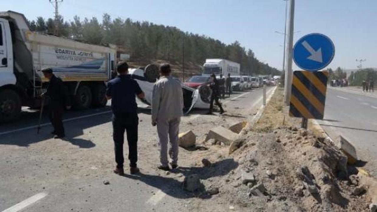 Düğün konvoyundaki otomobil takla attı: 1'i ağır 5 yaralı