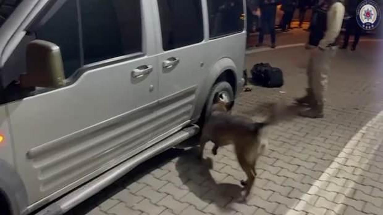 Durdurulan araçtaki 8 kilo metamfetamini 'Rita' buldu; 2 gözaltı