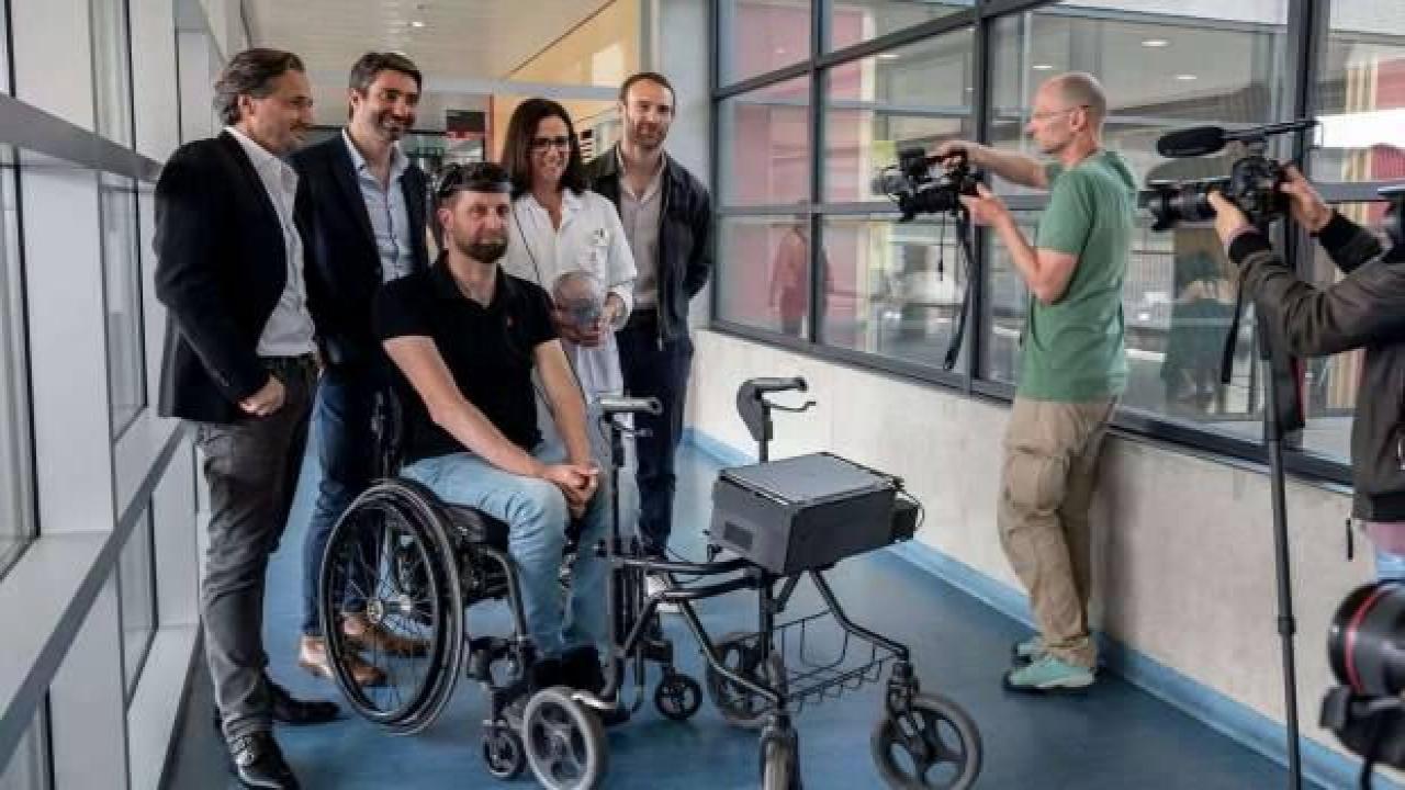 Düşünceleri eyleme dönüştürdüler: Felçli adam 'Dijital Köprü' projesi ile yeniden yürüdü!