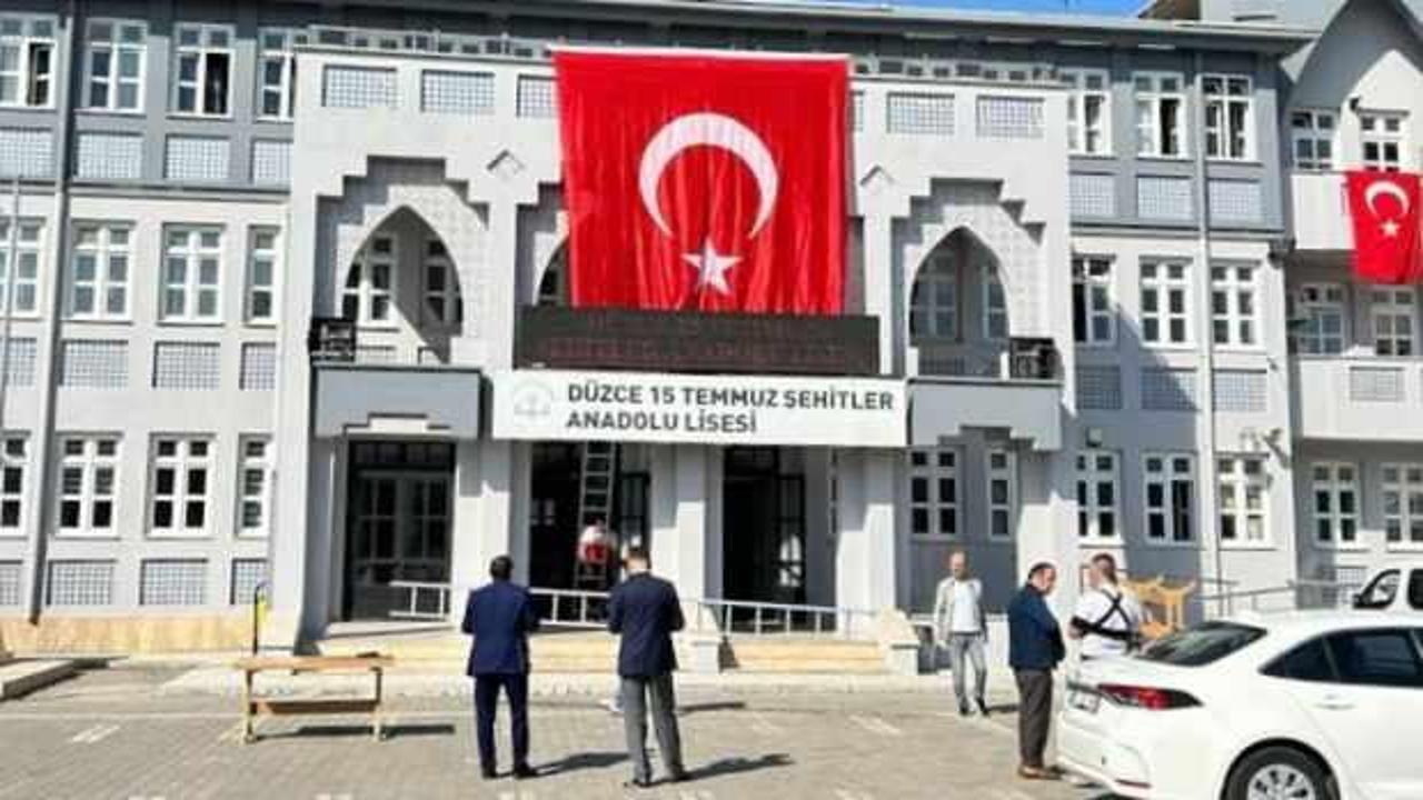 Düzce'de 15 Temmuz Şehitler Anadolu Lisesi'nin değiştirilen adı düzeltildi