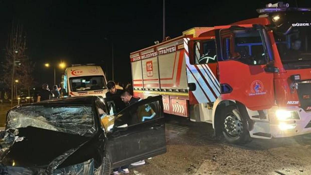 Düzce’de iki araç kafa kafaya çarpıştı: 2 ölü, 11 yaralı