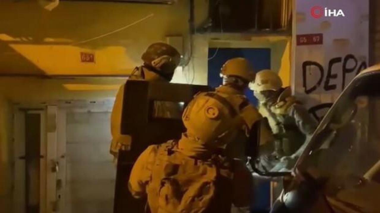 Düzensiz göçmenlerin kaldığı evlere operasyon: 56 kişi yakalandı