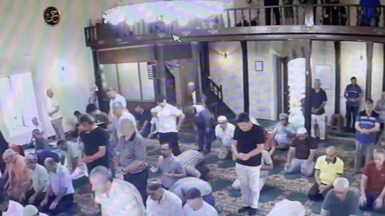 Edirne'de camide namaz kılan kişinin cep telefonu çalındı