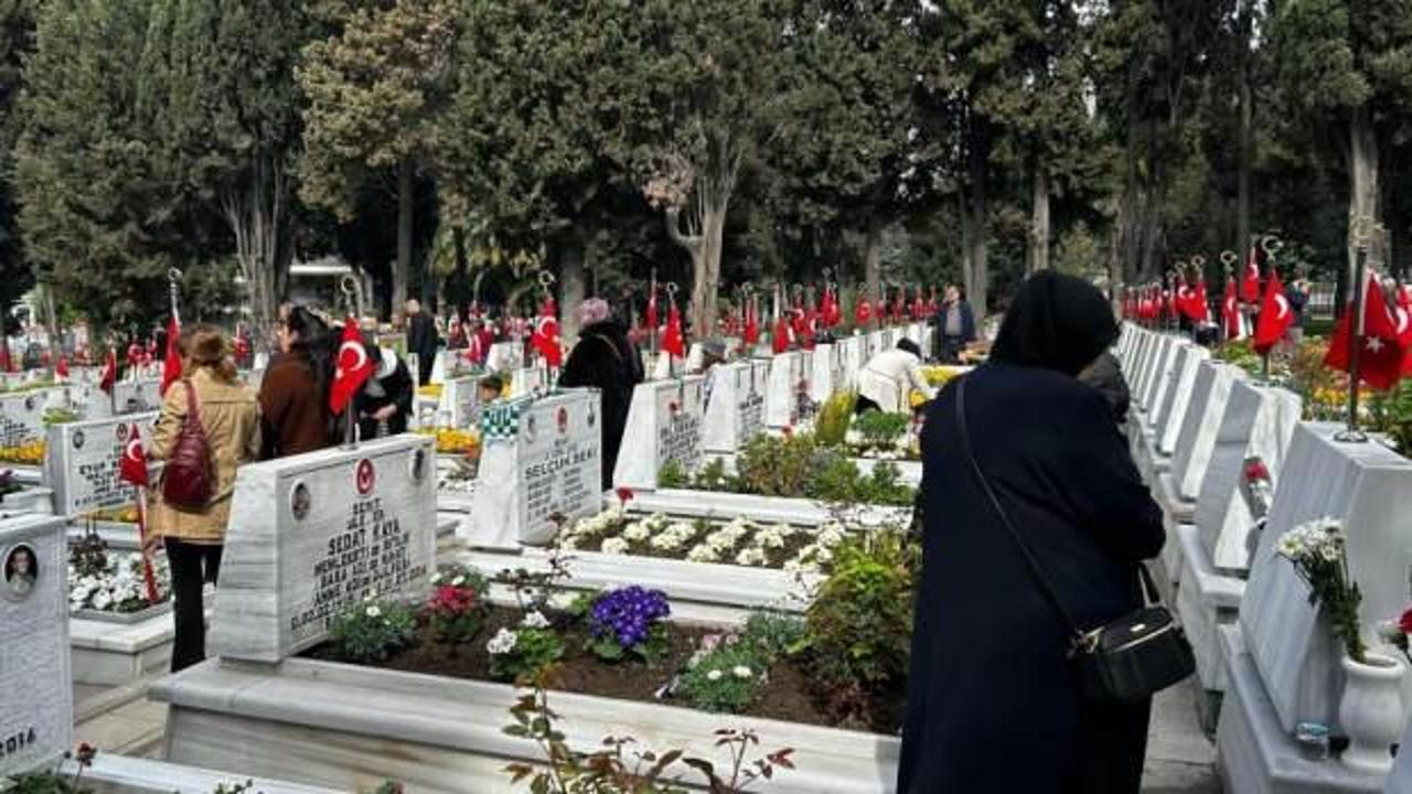 Edirnekapı Şehitliği’nde buruk bayram