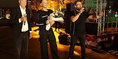 EDİS ATAŞEHİR'DE HAYRANLARINA UNUTULMAZ BİR GECE YAŞATTI