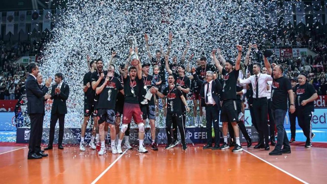 Efeler Ligi'nde şampiyon Ziraat Bankkart