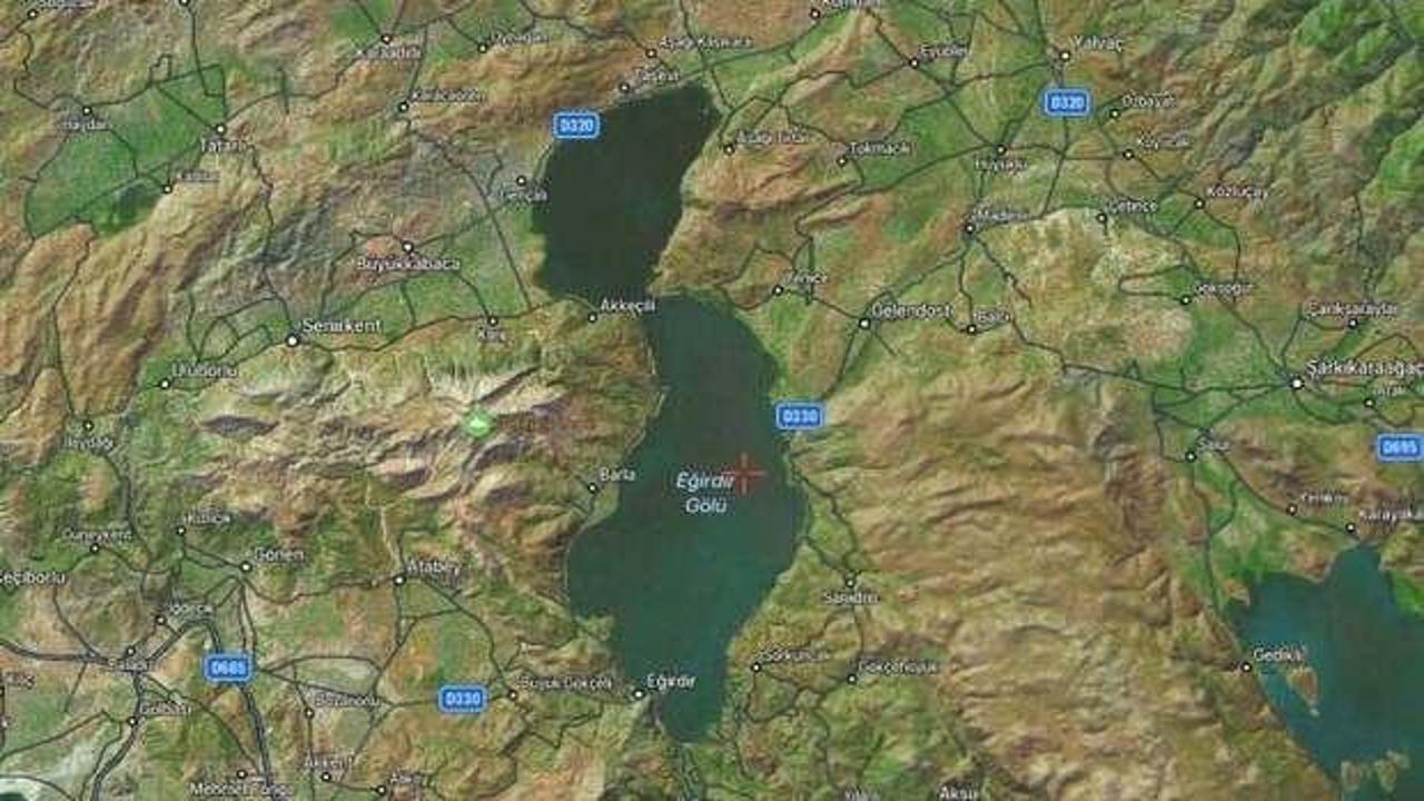 Eğirdir Gölü’nde yeni tehlike! Sinekler istila etti