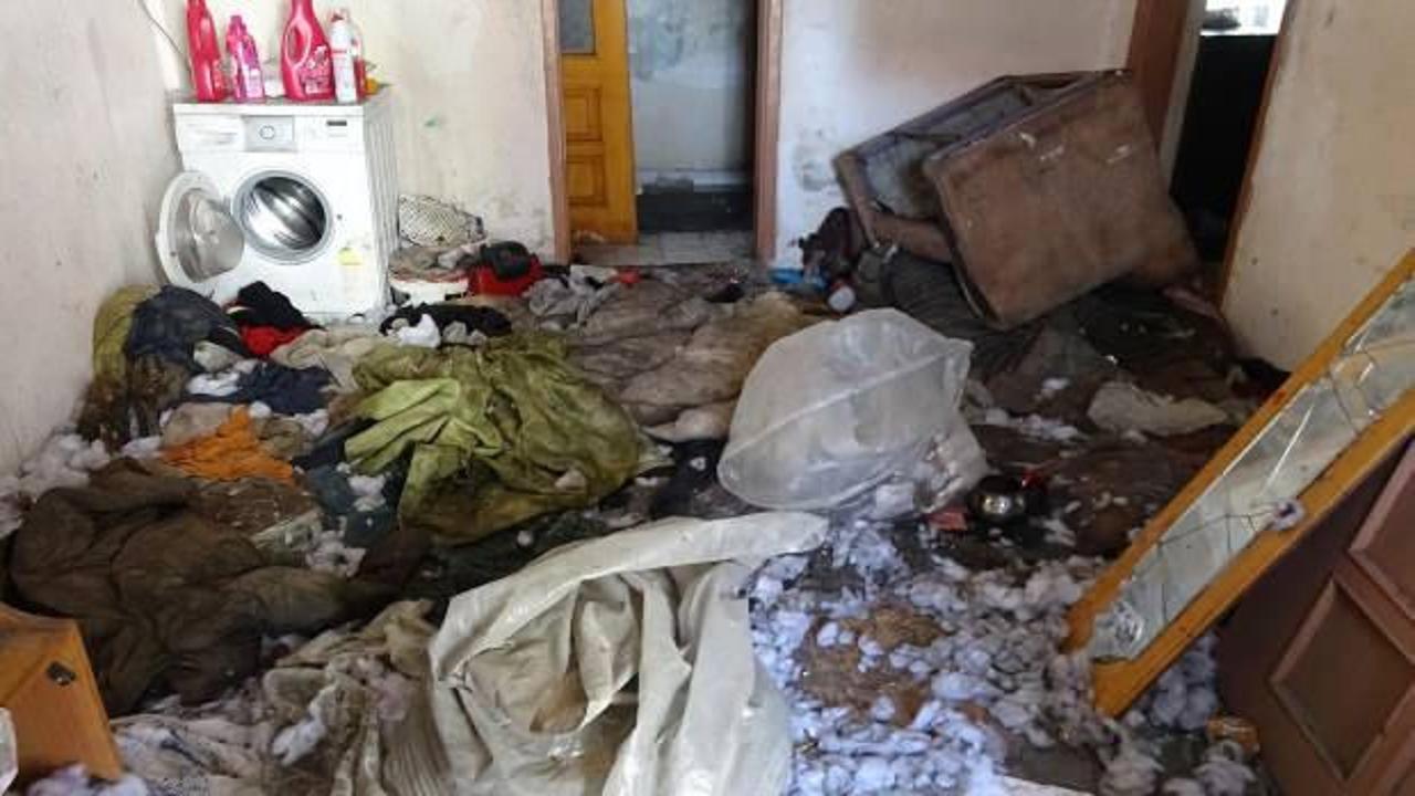Ekipler neye uğradığını şaşırdı: Bir evden 9 kamyon çöp çıkartıldı