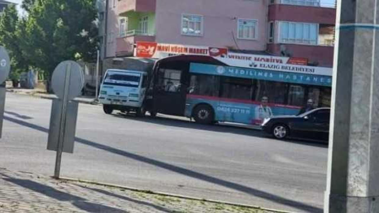 Elazığ’da halk otobüsü ile kamyonet çarpıştı: 9 yaralı
