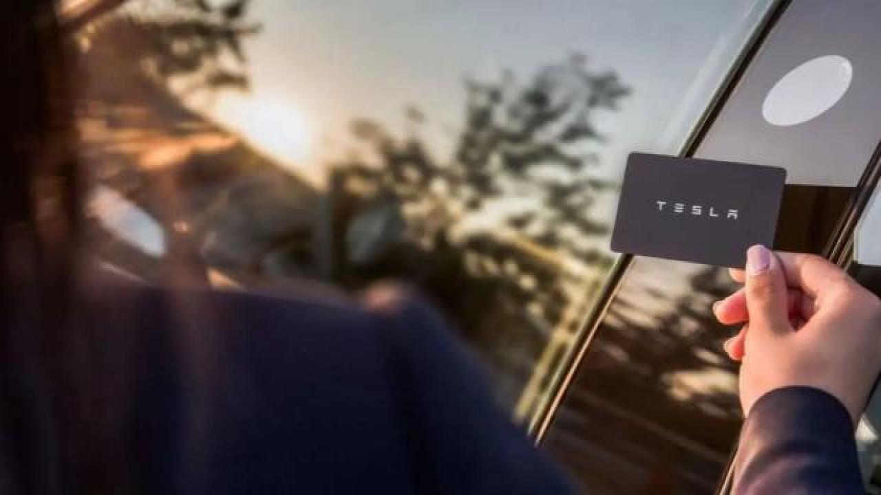 Elon Musk'ın sahibi olduğu Tesla'nın araçları hacklendi