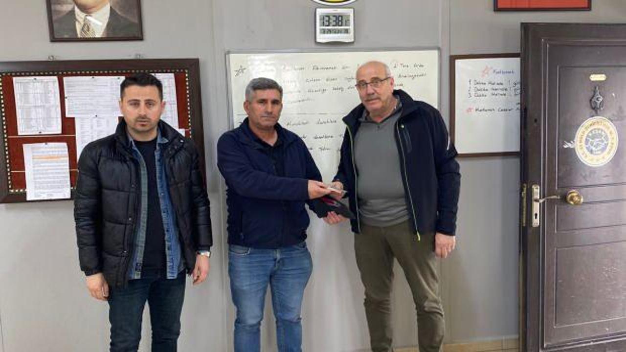 Emekli maaşını koyduğu cüzdanı kaybetti! Cüzdanı bulan adamdan takdir toplayan davranış