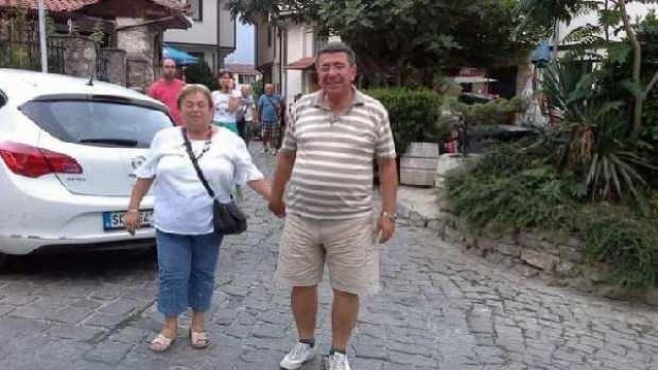 Emekli öğretmen çift, oğullarını ziyarete giderken kazada öldü