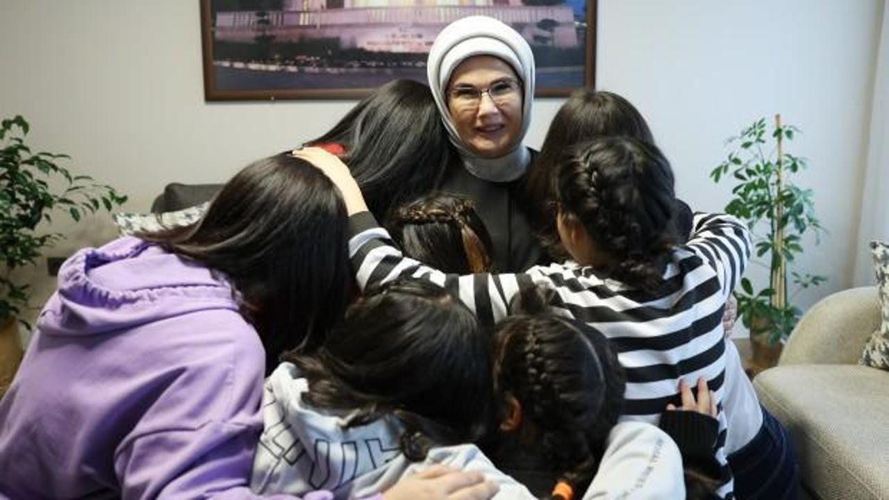 Emine Erdoğan, Hatay Serdar Demir Çocuk Evleri Sitesi'ni ziyaret etti
