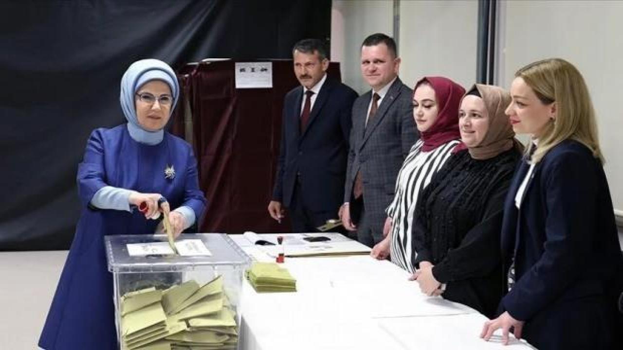 Emine Erdoğan'dan, seçim paylaşımı