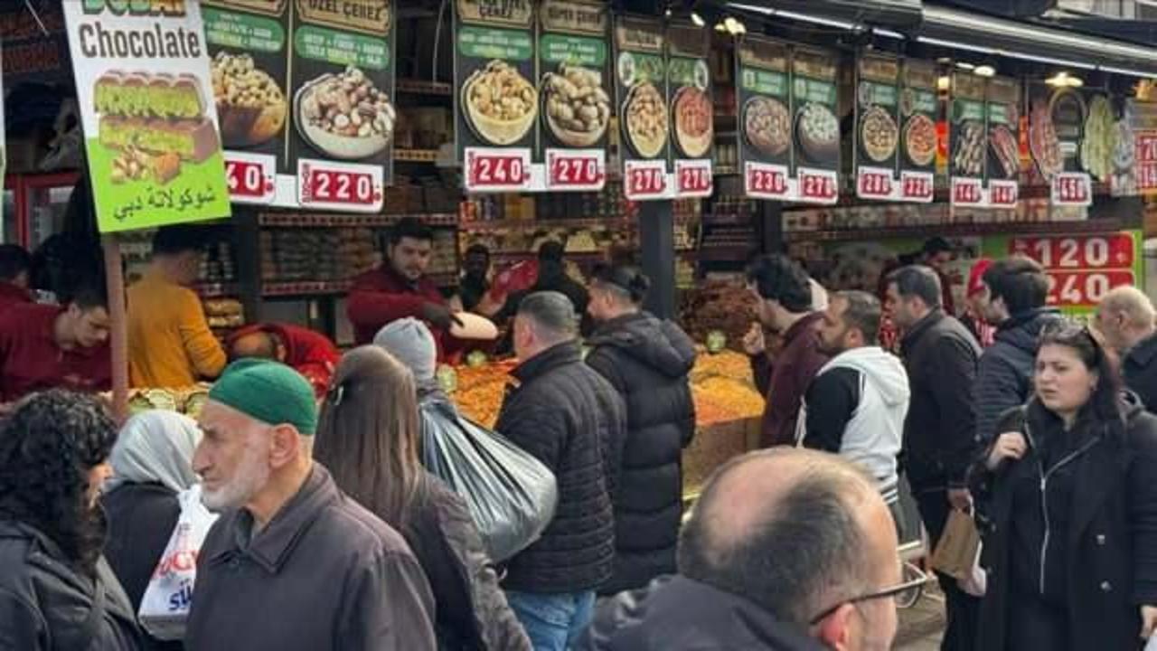 Eminönü'nde, Ramazan alışverişi yoğunluğu!