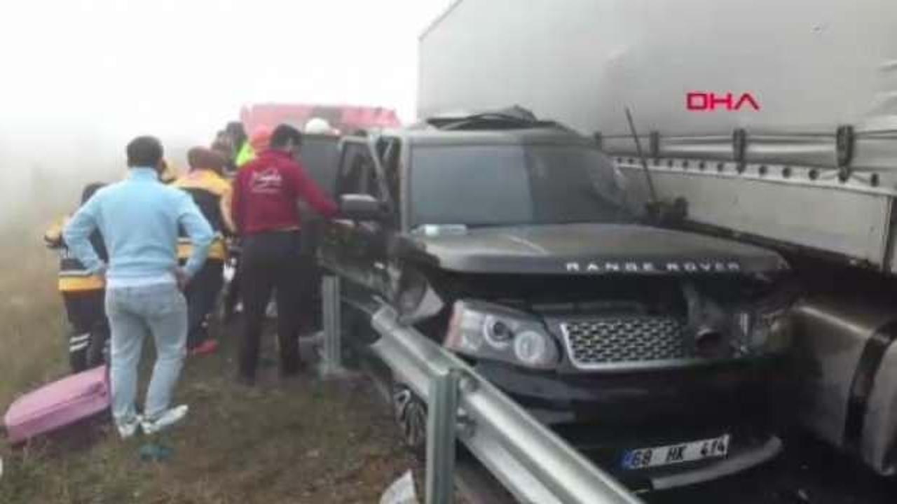 Emniyet şeridinde duran cipe TIR çarptı 3 yaralı
