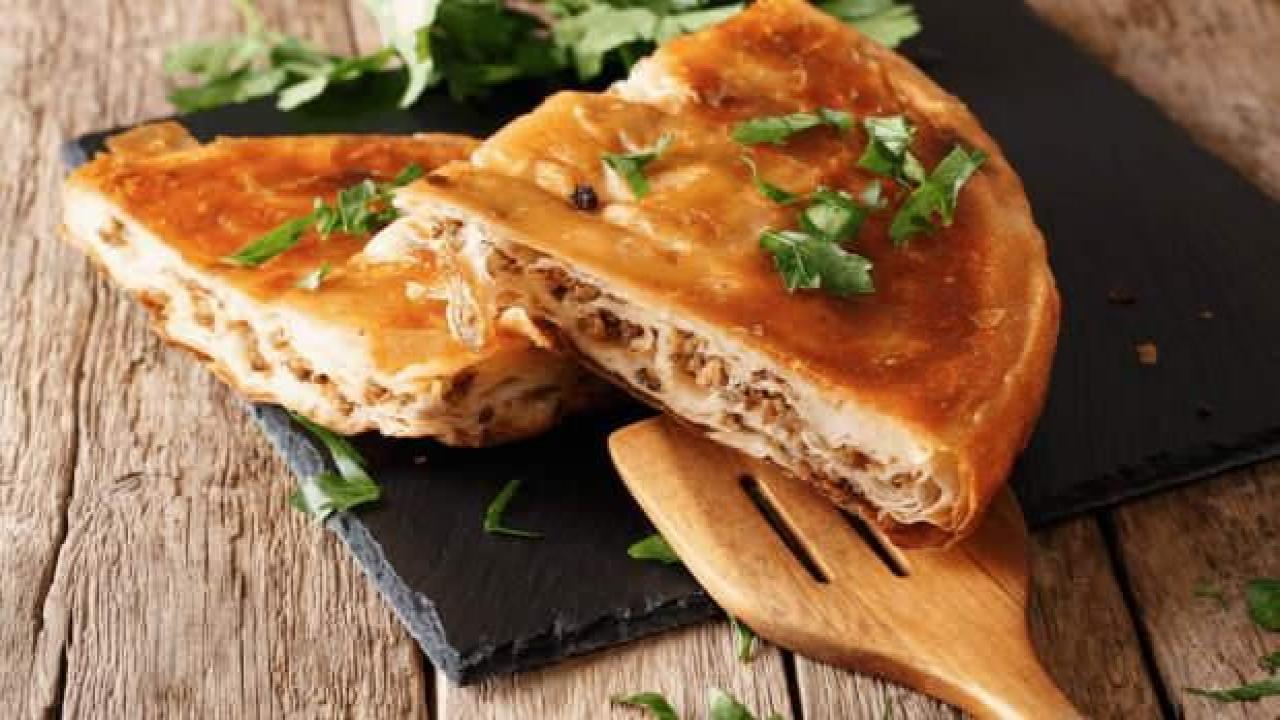 En pratik kıymalı tava böreği tarifi, nasıl yapılır?
