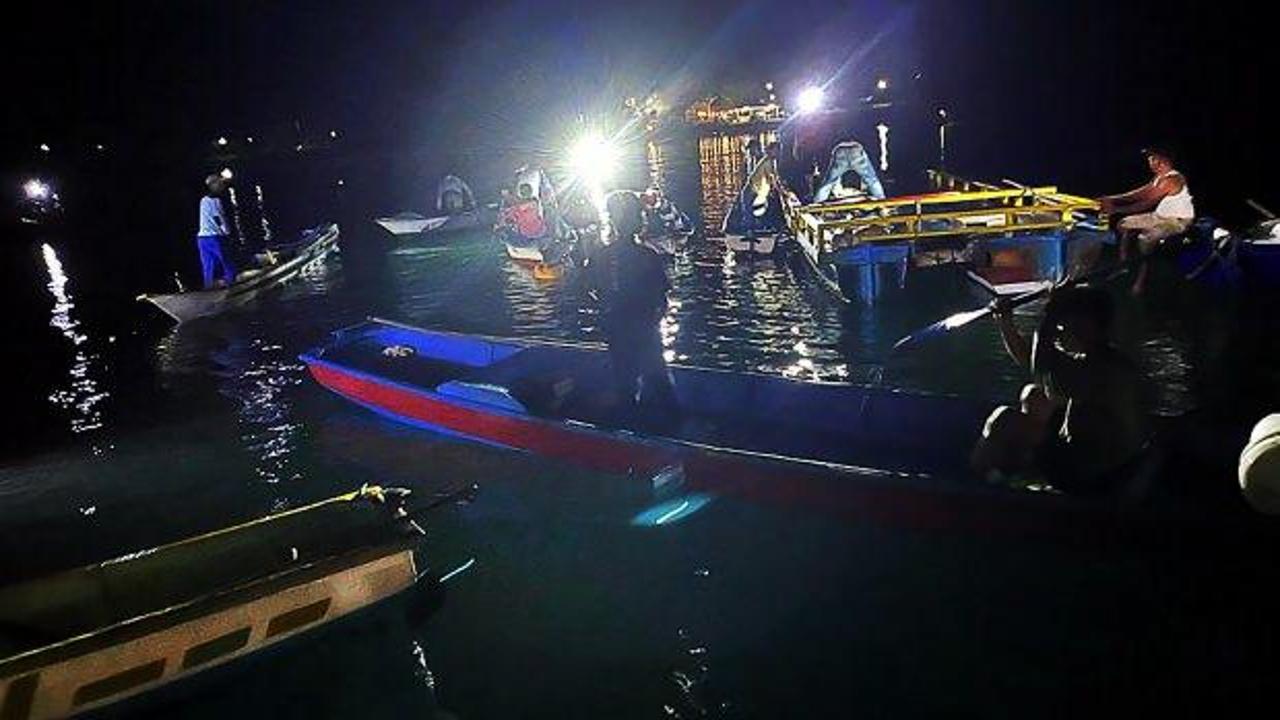 Endonezya’da feribot faciası: 15 ölü