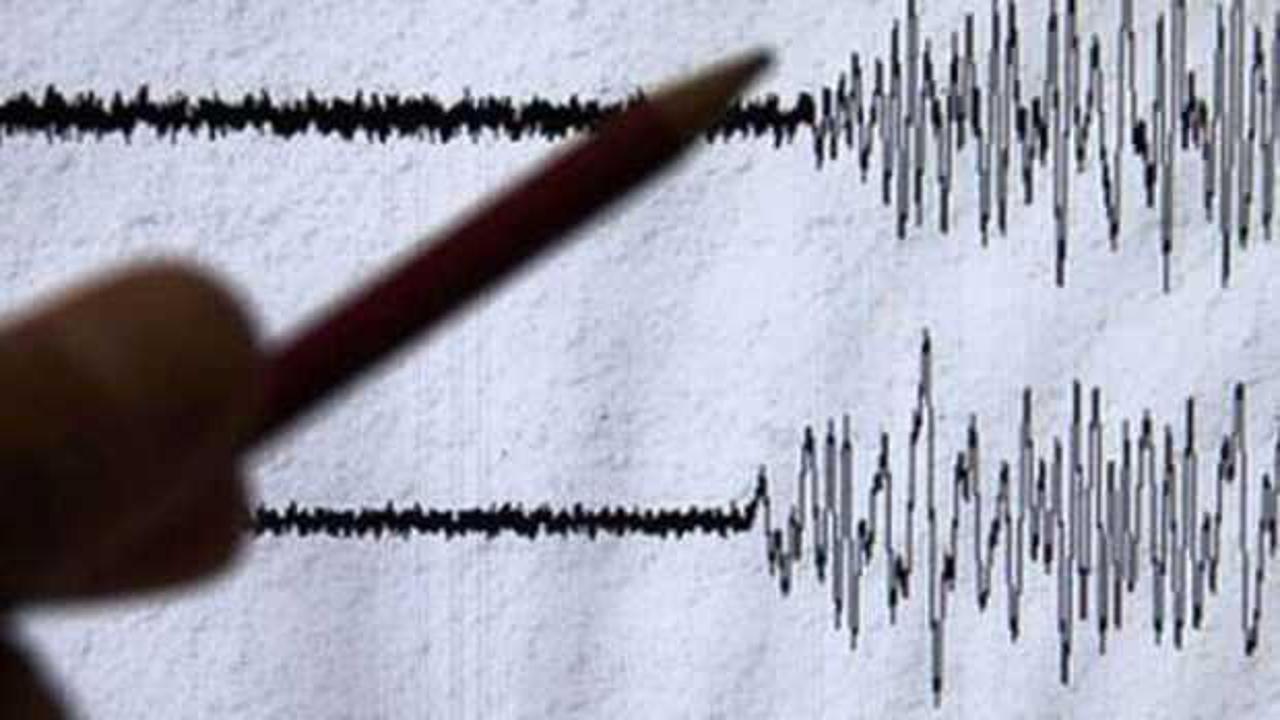 Endonezya'da peş peşe iki büyük deprem