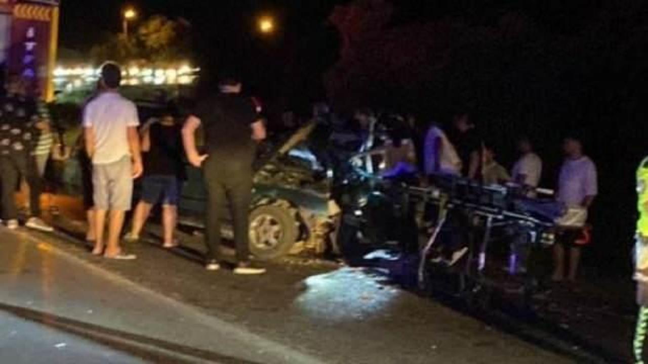 Erdek'te iki otomobil kafa kafaya çarpıştı: 1 ölü, 2 yaralı