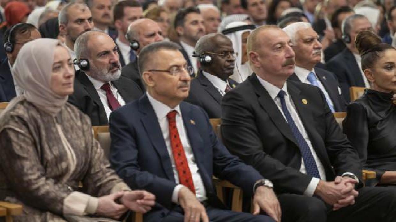 Erdoğan için düzenlenen törene damga vuran kare! Paşinyan bakın nereye oturdu