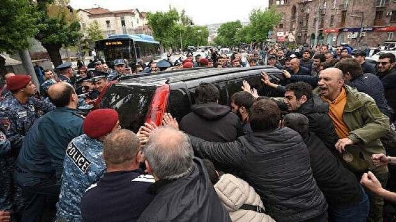 Ermenistan'da Paşinyan protestosu