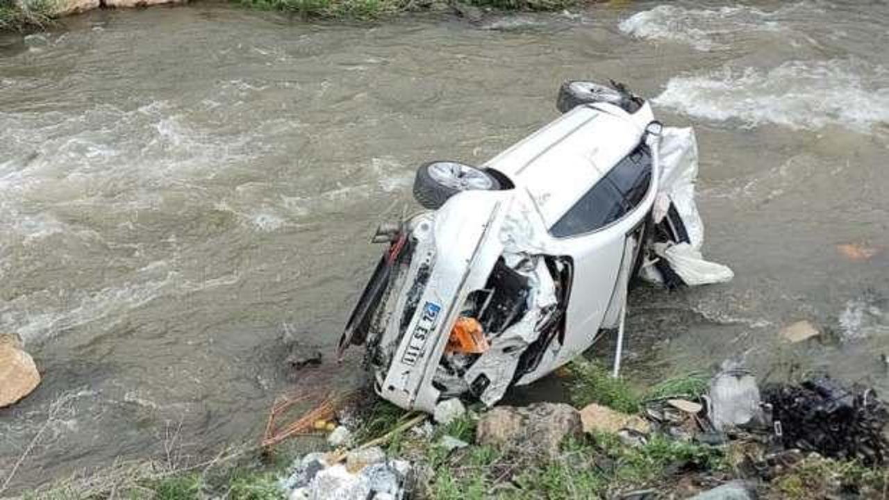 Erzincan'da otomobil dereye devrildi: 1 ölü, 1 yaralı