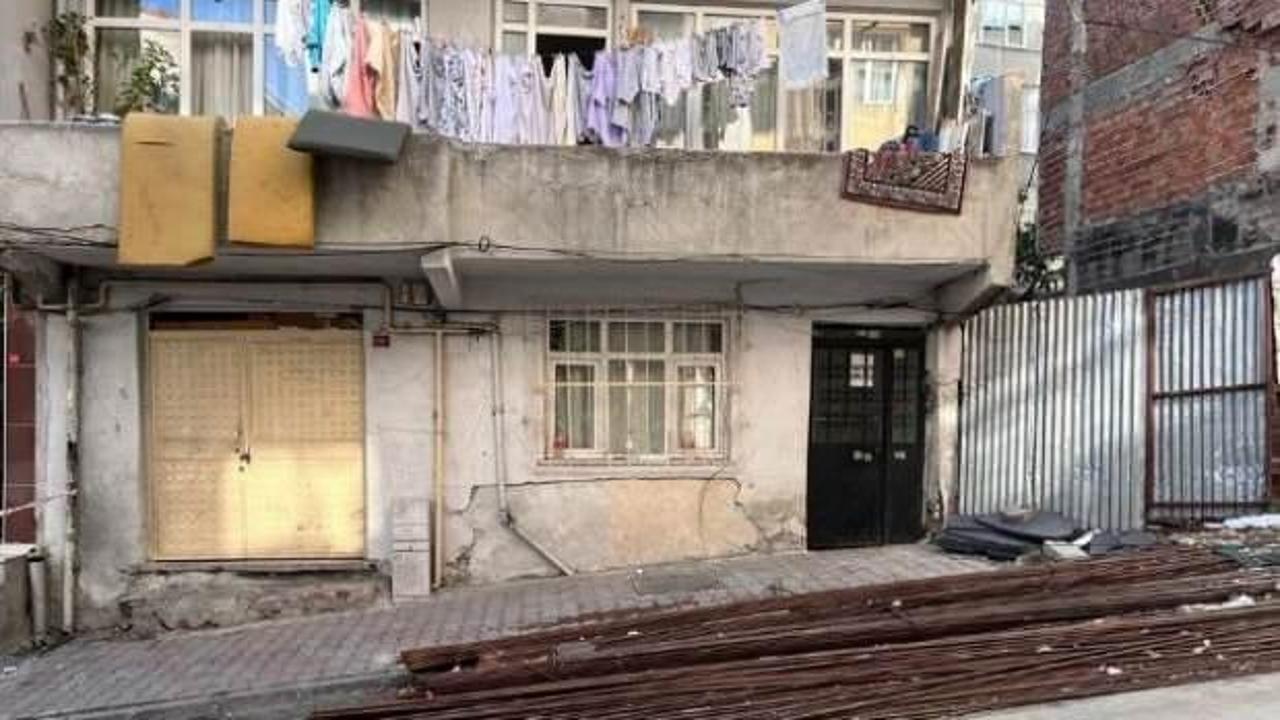Esenler'de 5 katlı binanın zemini kaydı
