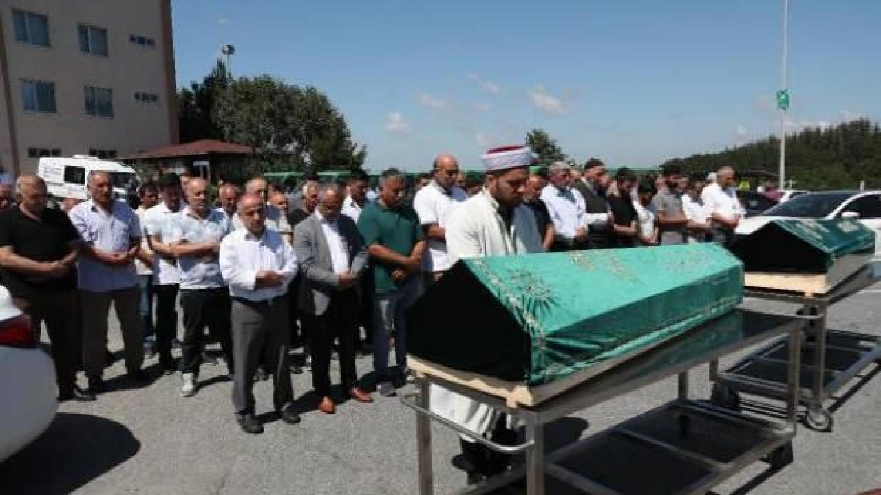 Esenyurt'taki katliam, aynı aileden 4 kişi toprağa verildi