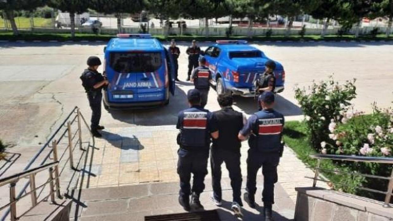 Eşini öldüren koca, 10 yıl sonra saklandığı ahırda yakalandı