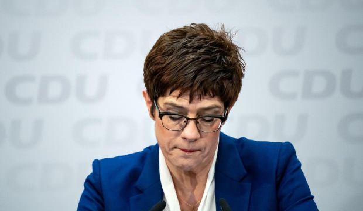 Eski Alman Bakan Karrenbauer: 