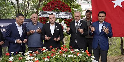 Eski Bakan Mehmet Moğultay kabri başında anıldı