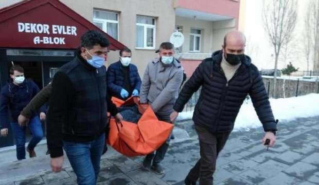 Eski eşini ve kızını öldürdükten sonra borçlu olduğu kişiyi de bıçaklamış