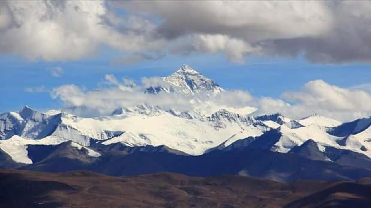 Everest dağını kokutmayı 'başardılar!'