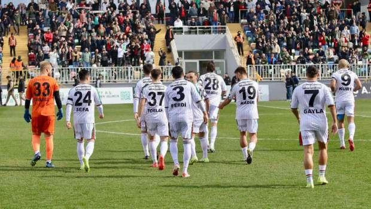 Evlerinde ağırladıkları 5 takıma küfrettiler: 30 bin TL ceza kesildi