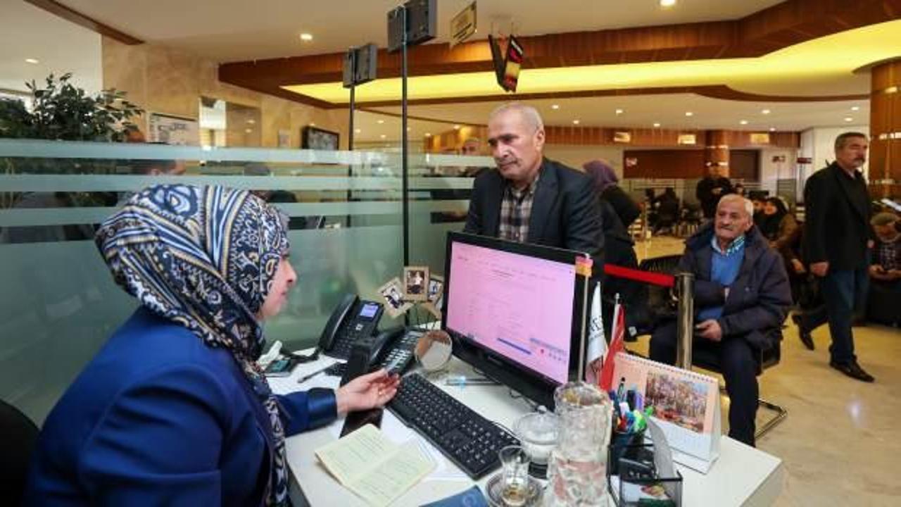 Evliliklerinde 41 yılı dolduran çiftlerin umre yolculuğuna yoğun başvuru