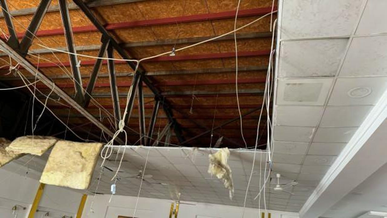 Faciadan dönüldü! Tokat'ta depremden dolayı düğün salonunun tavanı çöktü