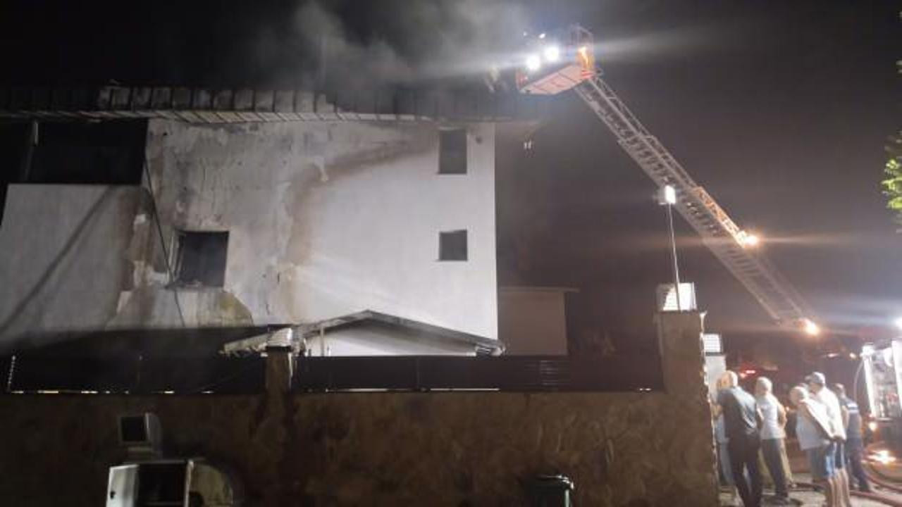 Faciaya ramak kala! İstanbul'da lüks villa alev alev yandı